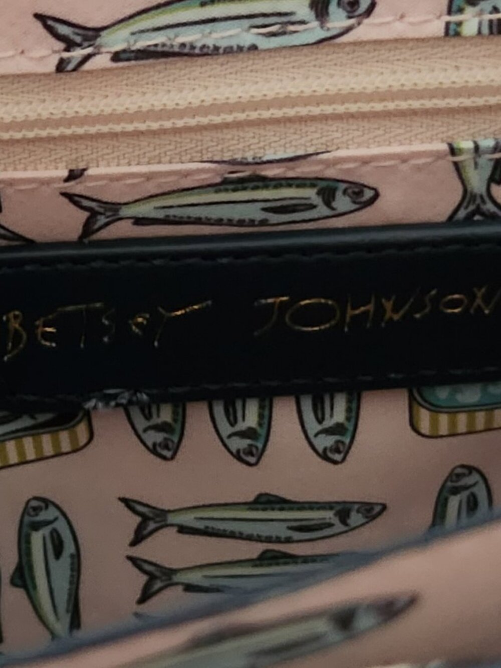 Betsey Johnson convertible crossbody purse sardine fishy NWT - Picture 5 of 6